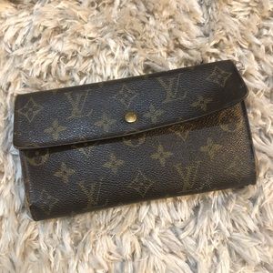 LOUIS VUITTON WALLET